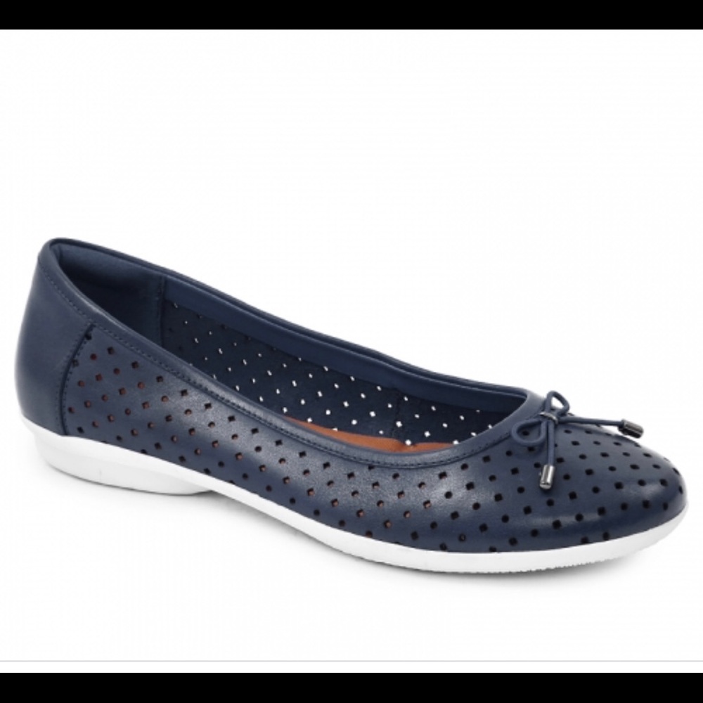 Clark’s Gracelin Lea Black Leather ballet flats